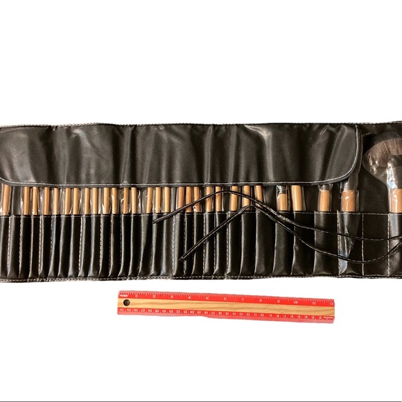 SOLD NEW 30 piece Makeup Brush Set in Carrying travel storage case - Picture 9 of 10